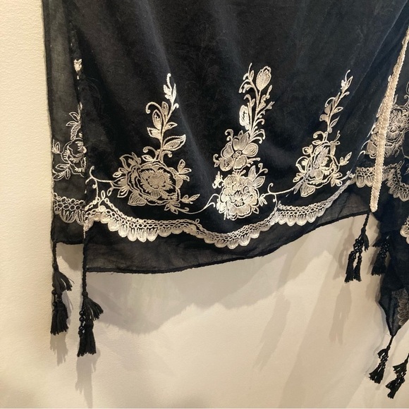 MARCUS ADLER Sz O/S Embroidered Floral Beaded Tassels Beach  Cover Up Kimono - Picture 3 of 11